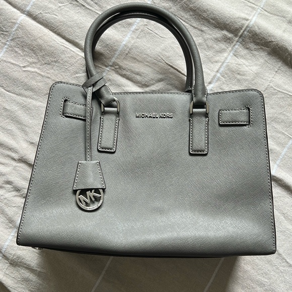 Michael Kors purse - Picture 1 of 3